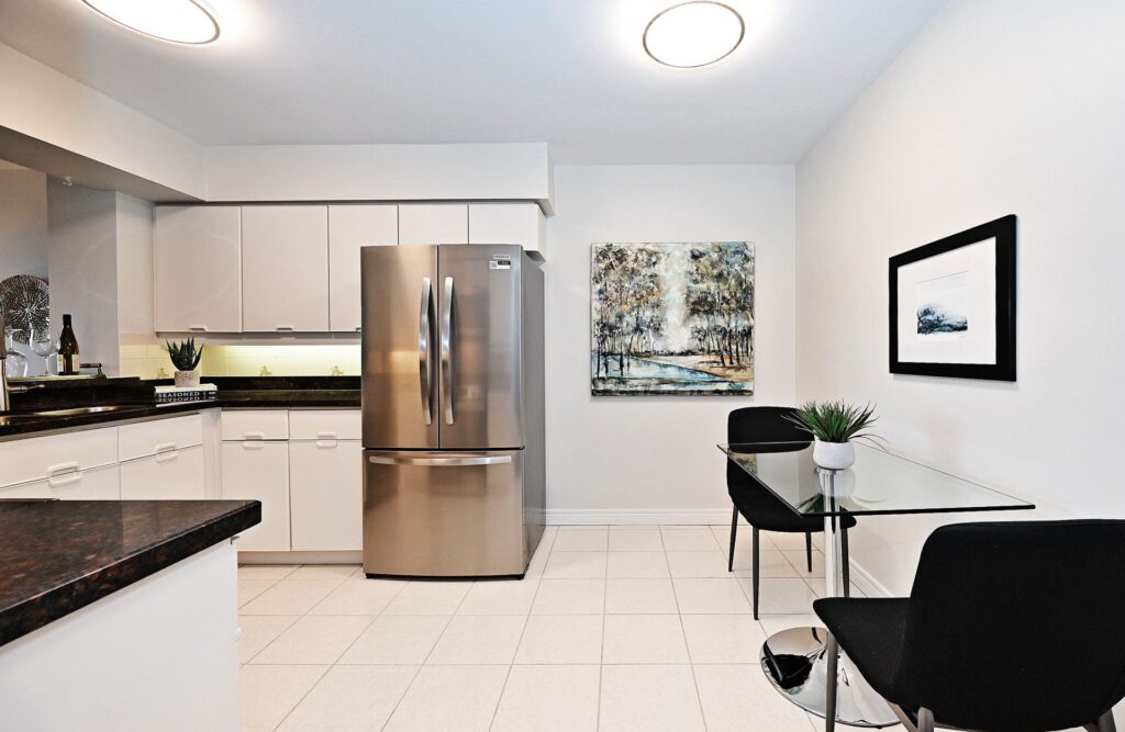 408-55 Austin Drive, Unionville - Kitchen