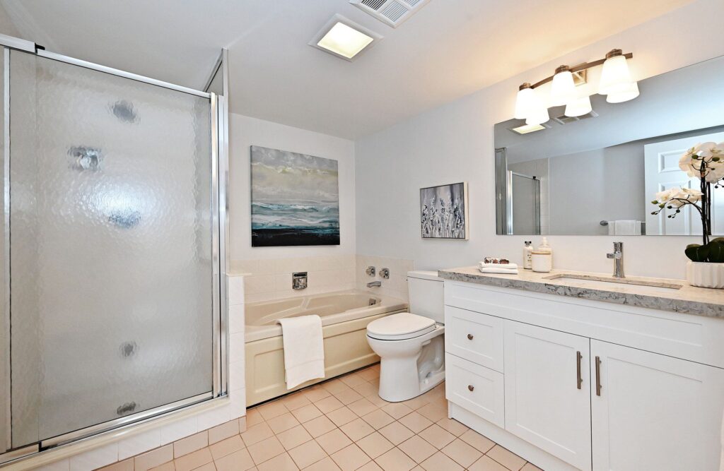 408-55 Austin Drive, Unionville - Bathroom 1