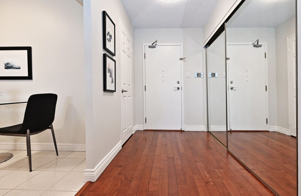 408-55 Austin Drive, Unionville - Entryway